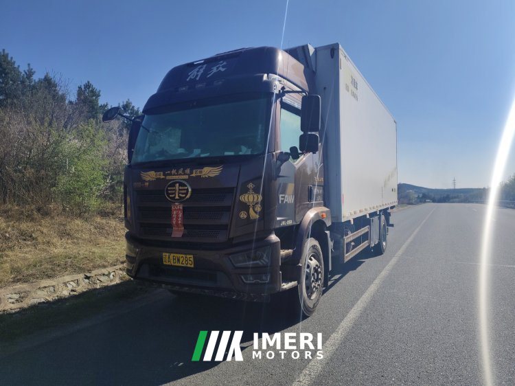 FAW Jiefang J6L 260 hp 4X2 6.8 m - truck from China