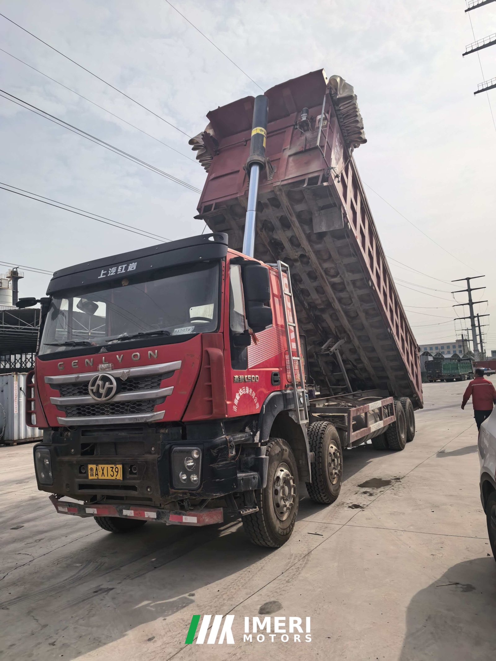 2019 SAIC Hongyan Genlyon 450 hp 8X4 8.8 m