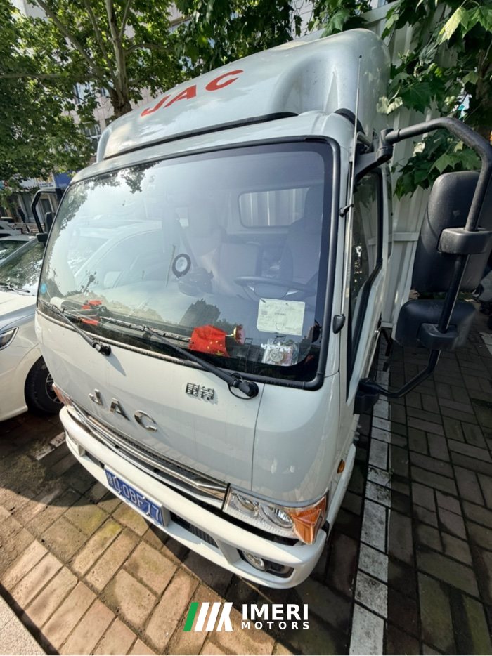 JAC H5 120 hp 4X2 3.82 m - truck from China