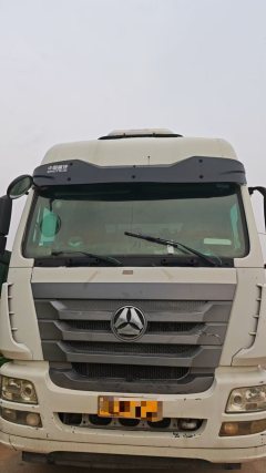 Sinotruk Hohan J7G 380 hp 6X4 - photo 1