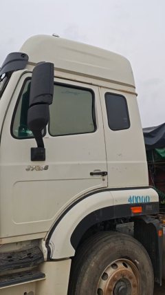 Sinotruk Hohan J7G 380 hp 6X4 - photo 2