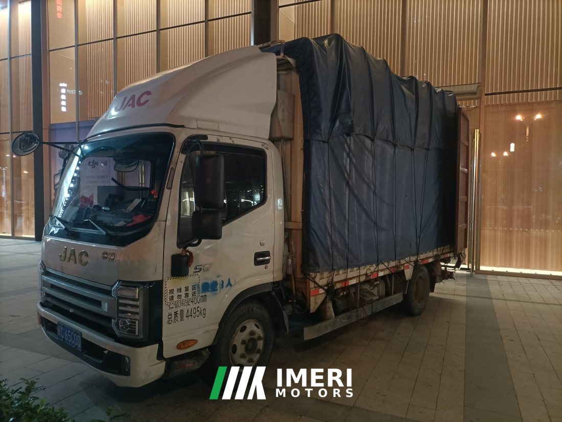 JAC J6 155 hp 4X2 4.2 m - truck from China