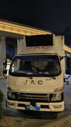 JAC Shuailing Handsome bell E middle body 130 hp 4X2 4.2 m - photo 1