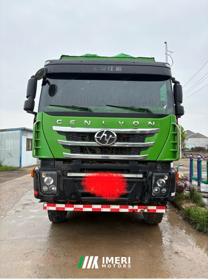 2019 SAIC Hongyan Genlyon 430 hp 8X4 7.6 m