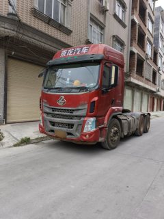 Dongfeng Liuzhou Chenglong H5 375 hp 6X4 - ფოტო 1