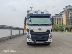Dongfeng Liuzhou Chenglong H5 260 hp 6X2 9.7 m - ფოტო 1
