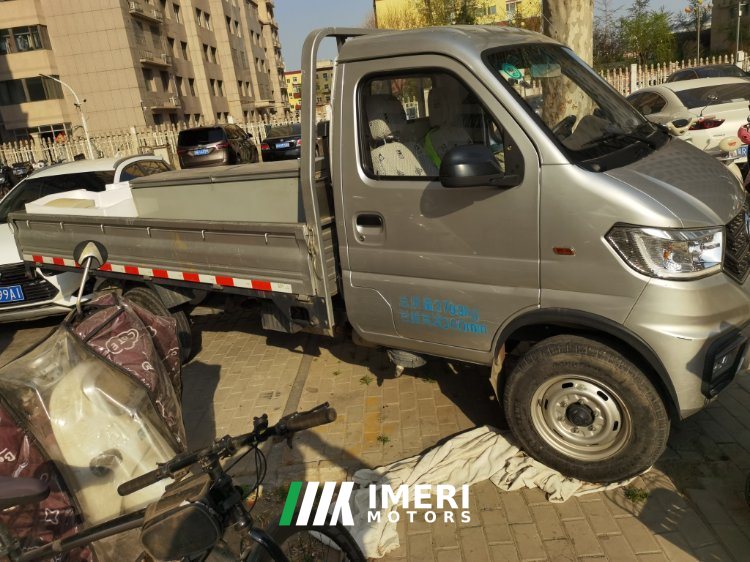 Dongfeng W17 113 hp 4X2 4.95 m - truck from China