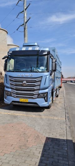 Sinotruk HOWO TS7 330 hp 4X2 6.75 m - photo 3