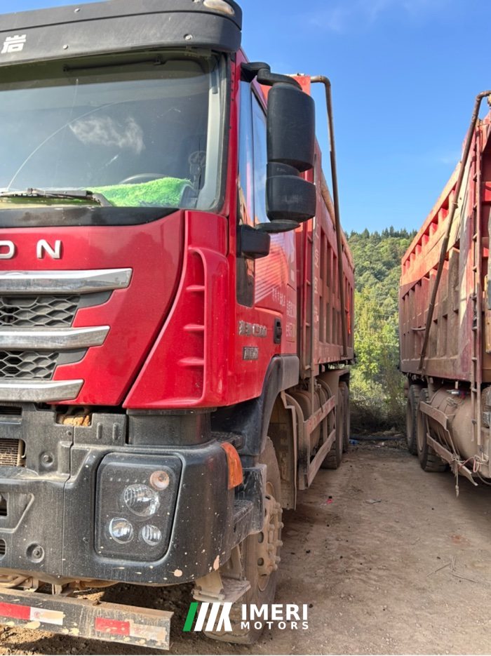 SAIC Hongyan Genlyon 520 hp 6X4 6.6 m - truck from China
