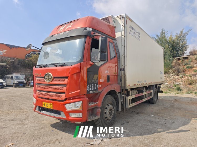 2021 FAW Jiefang J6L 240 hp 4X2 6.8 m