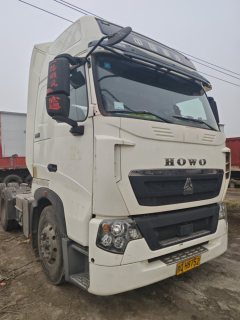 Sinotruk HOWO T7H 540 hp 6X4 - photo 2