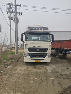 Sinotruk HOWO T7H 540 hp 6X4 - photo 3