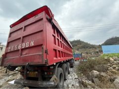 Sinotruk HOWO T7H 540 hp 6X4 - photo 3
