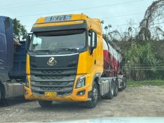 Dongfeng Liuzhou Chenglong H7 430 hp 6X4 - photo 1