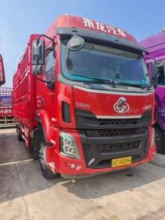 Dongfeng Liuzhou Chenglong H5 220 hp 4X2 6.8 m - ფოტო 3