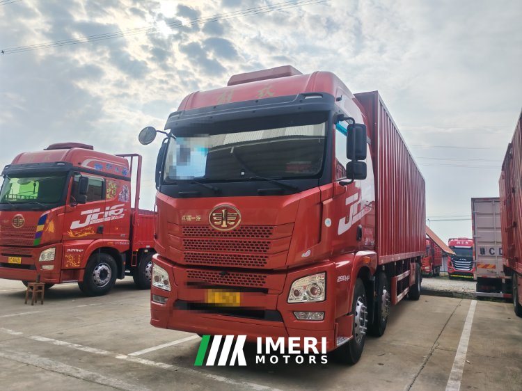 2021 FAW Jiefang JH6 320 hp 6X2 9.6 m