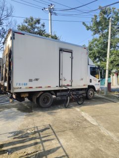 FAW Jiefang J6P 135 hp 4X2 4.2 m - photo 1