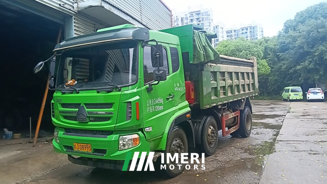 Sinotruk Steyr D5 220 hp 4X2 4.7 m - truck from China