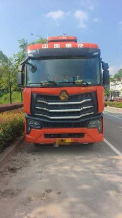 Sinotruk HOWO Max 290 hp 4X2 9.6 m - photo 1
