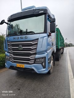 Sinotruk HOWO TS7 540 hp 6X4 - photo 2