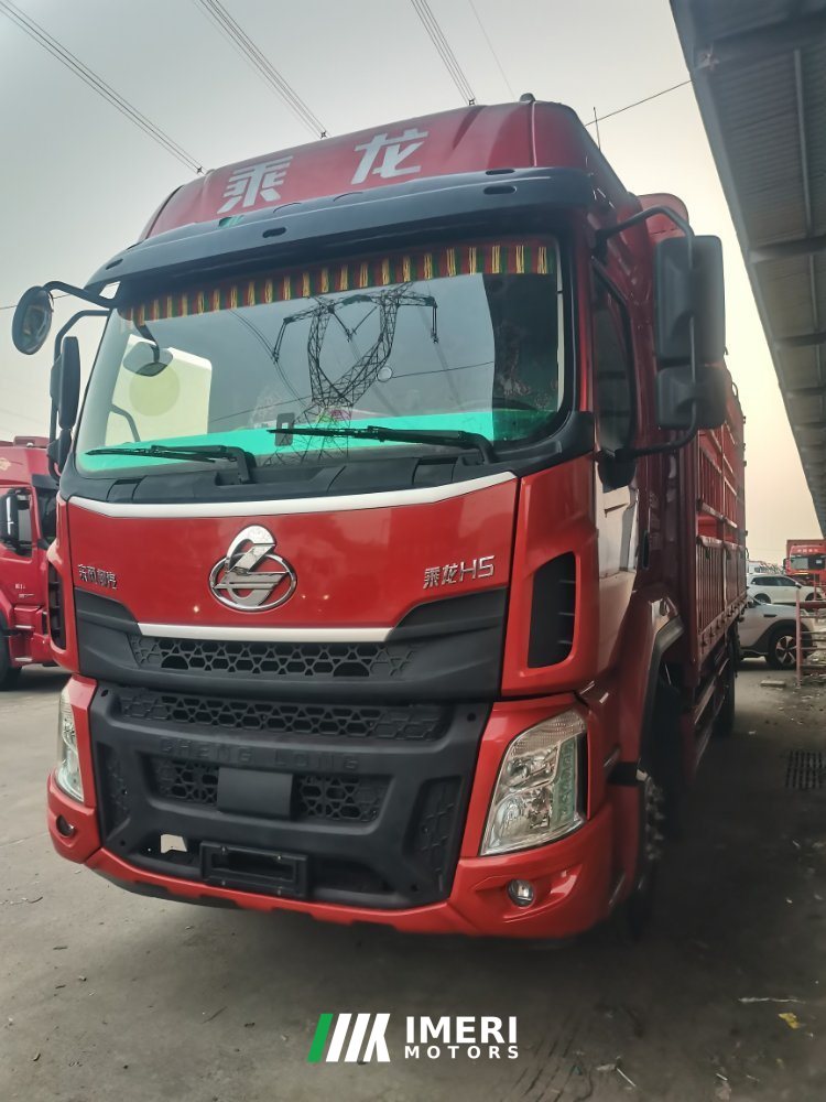 2021 Dongfeng Liuzhou Chenglong H5 240 hp 4X2 6.8 m
