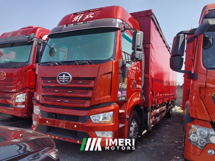 FAW Jiefang J6L 300 hp 4X2 9.75 m - truck from China