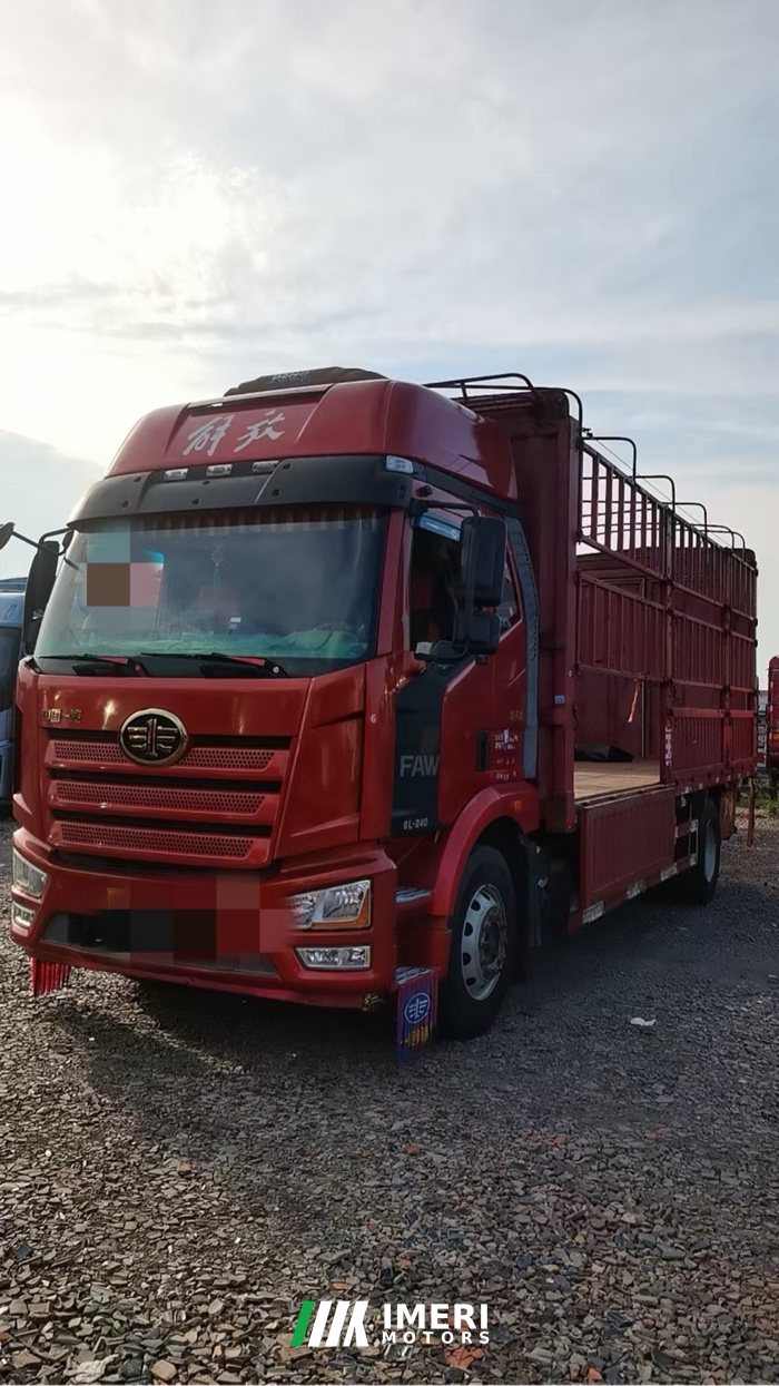 2021 FAW Jiefang J6L 240 hp 4X2 6.75 m