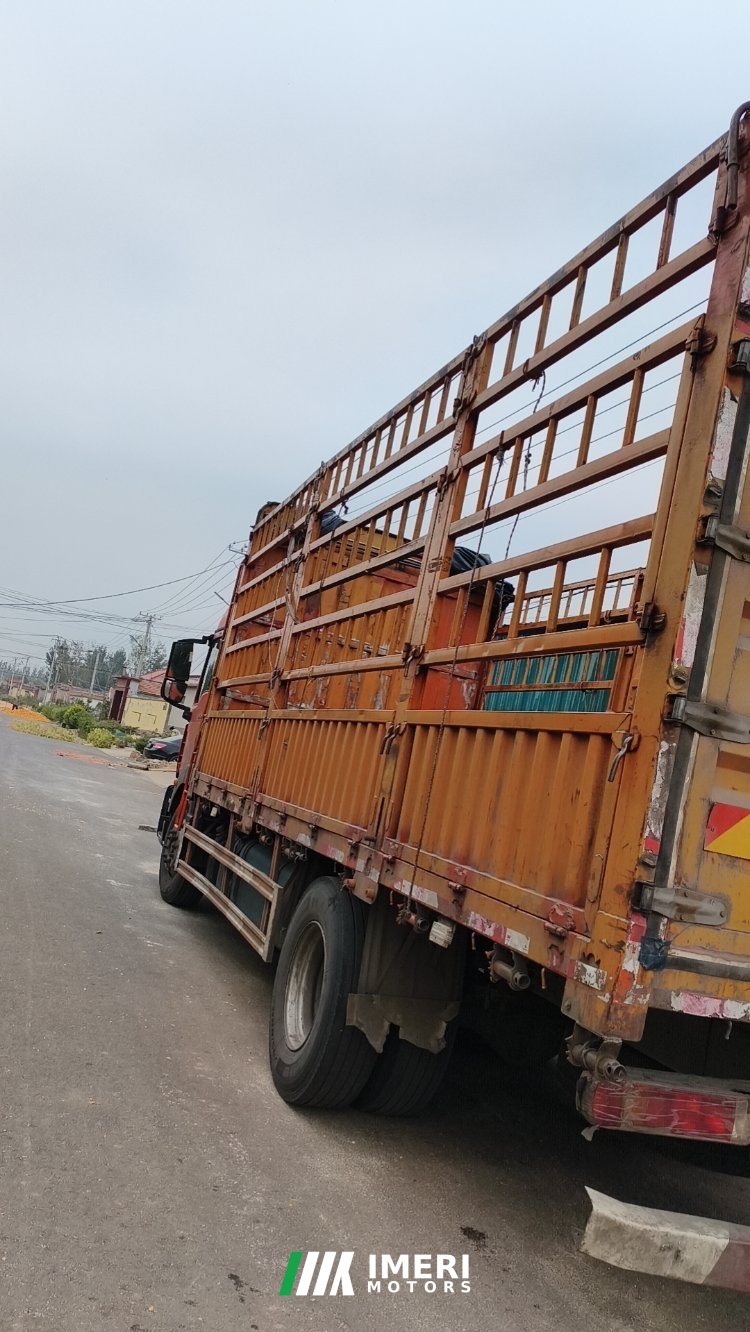 Sinotruk Sitrak G5 240 hp 4X2 6.8 m - truck from China