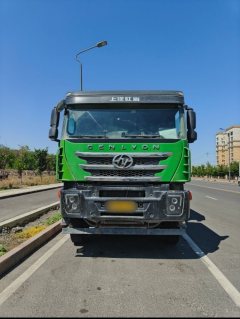 SAIC Hongyan Genlyon 450 hp 8X4 8.3 m - фото 3
