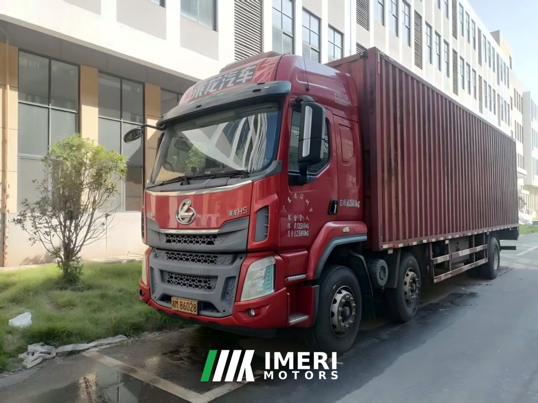 Dongfeng Liuzhou Chenglong H5 240 hp 6X2 9.7 m - грузовик из Китая