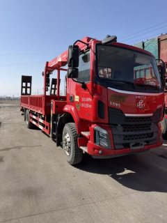 Dongfeng Liuzhou Chenglong M3 200 hp 4X2 5.4 m - ფოტო 3