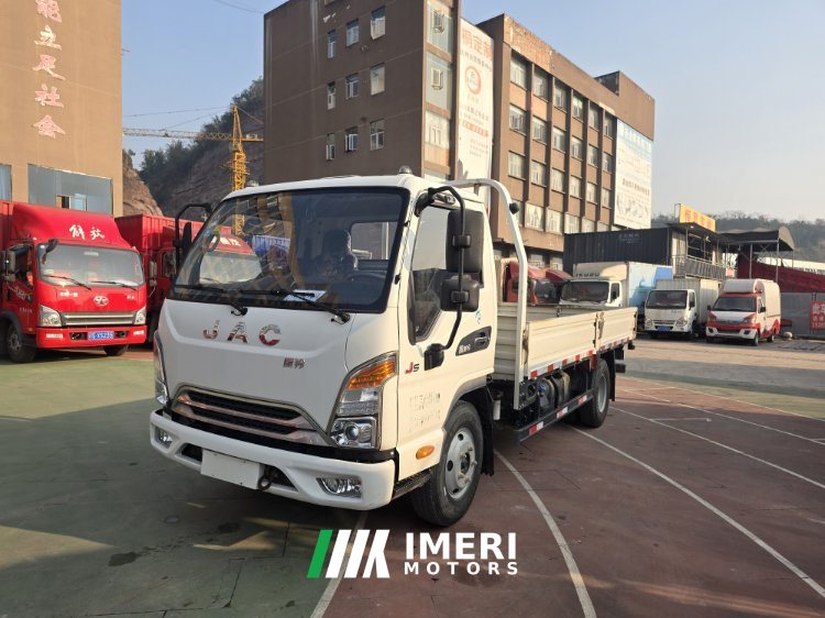 JAC J5 132 hp 4X2 4.18 m - truck from China