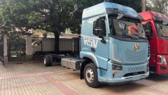 Dongfeng Liuzhou Chenglong H5V 300 hp 4X2 - ფოტო 3