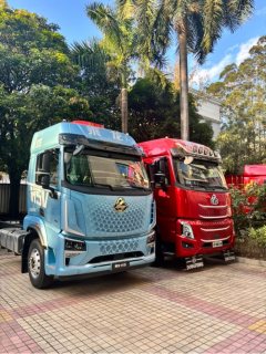 Dongfeng Liuzhou Chenglong H5V 300 hp 4X2 - ფოტო 4