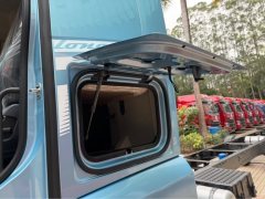 Dongfeng Liuzhou Chenglong H5V 300 hp 4X2 - ფოტო 6