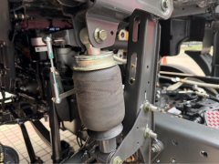 Dongfeng Liuzhou Chenglong H5V 300 hp 4X2 - ფოტო 9