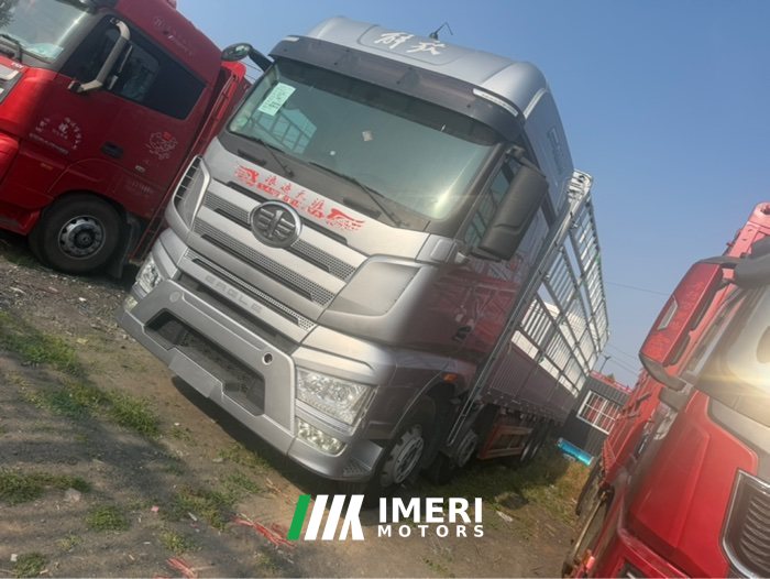2022 FAW Jiefang J7 560 hp 8X4 9.5 m