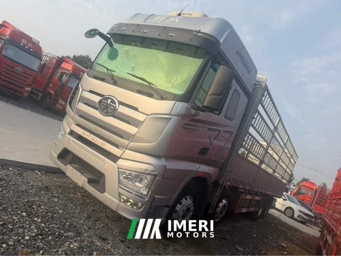 FAW Jiefang J7 560 hp 8X4 9.4 m - truck from China