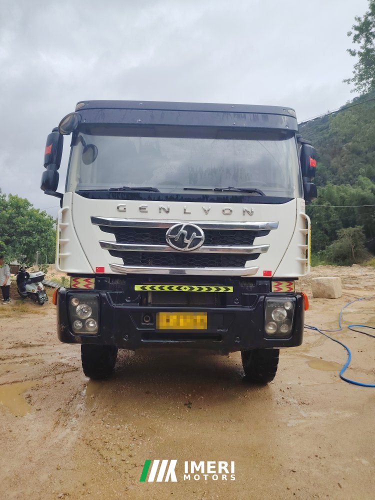 SAIC Hongyan Genlyon 390 hp 8X4 8.3 m - грузовик из Китая