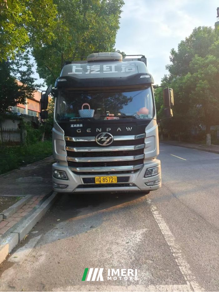 SAIC Hongyan 245 hp 4X2 9.6 m - truck from China