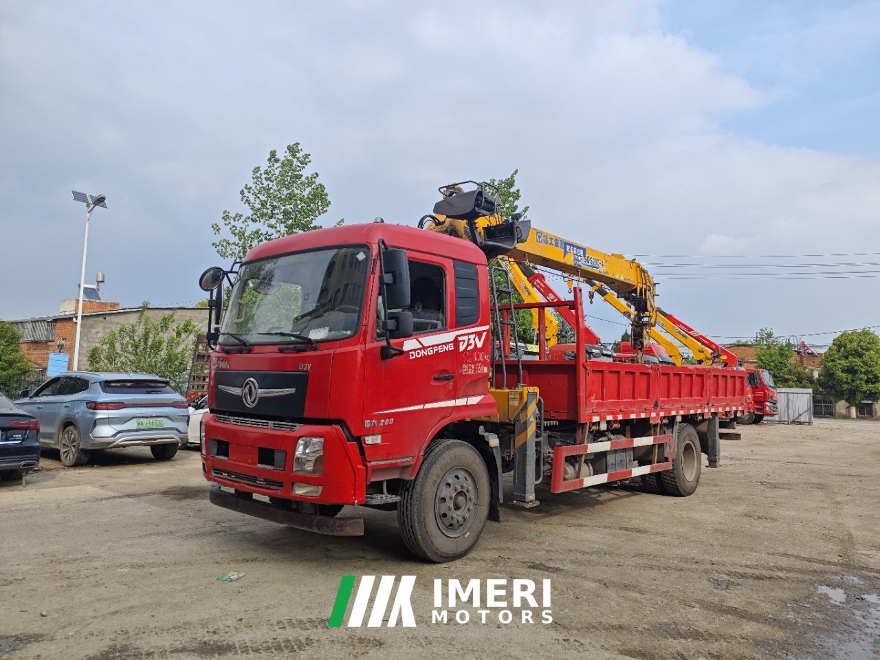 2021 Dongfeng Chassis 200 hp 6X2 5.6 m