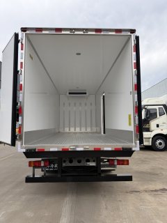 Sinotruk Sitrak C5L 350 hp 4X2 6.8 m - photo 6