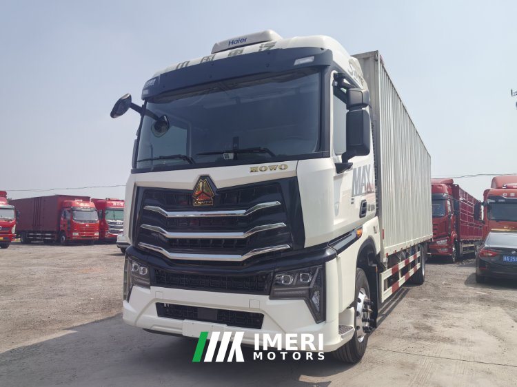 Sinotruk HOWO Max 290 hp 4X2 9.6 m - truck from China