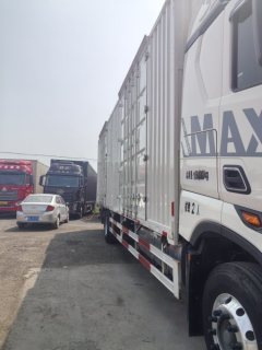 Sinotruk HOWO Max 290 hp 4X2 9.6 m - photo 6