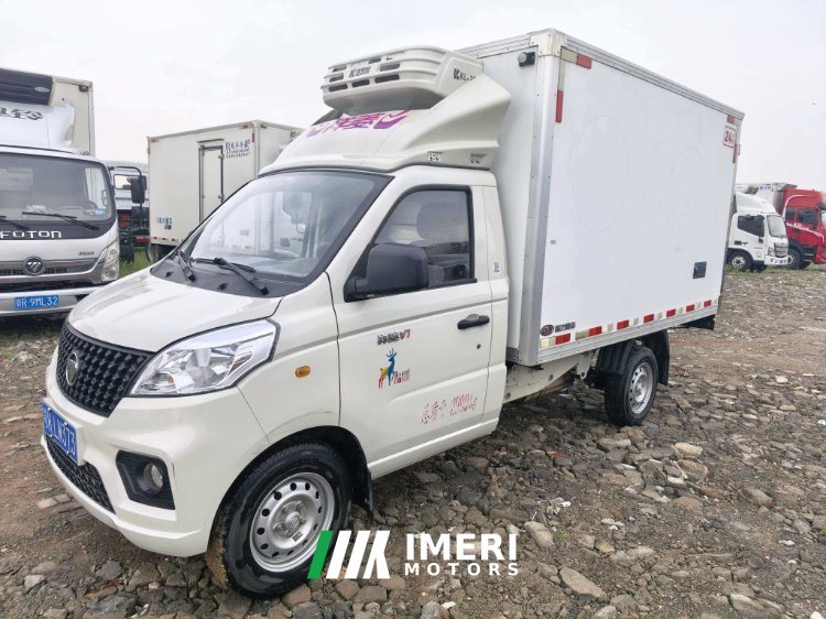 Foton V1 112 hp 4X2 2.7 m - truck from China