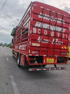 Dongfeng Liuzhou Chenglong H5 320 hp 4X2 6.8 m - ფოტო 4