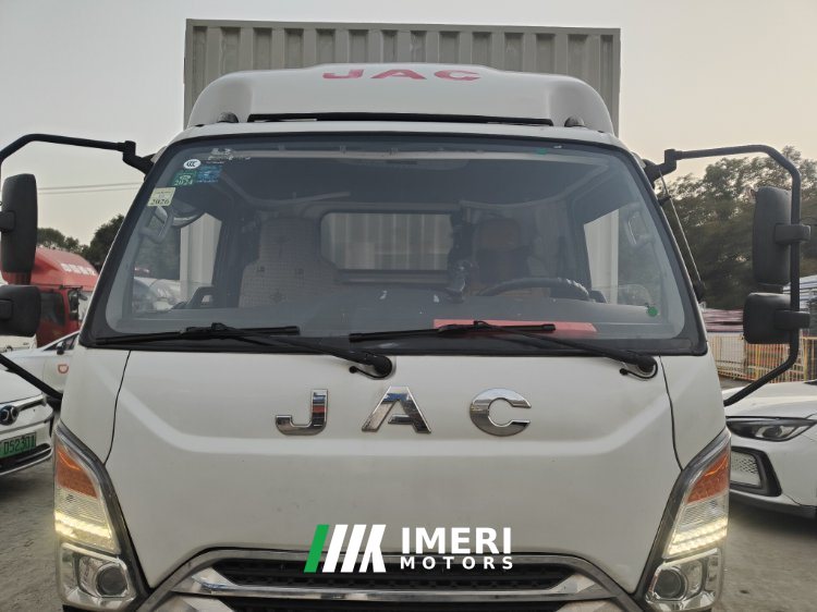 JAC J6 130 hp 4X2 4.15 m - truck from China