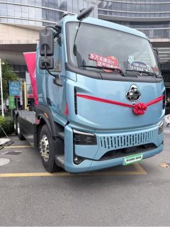 Dongfeng Liuzhou Chenglong H5V - photo 1