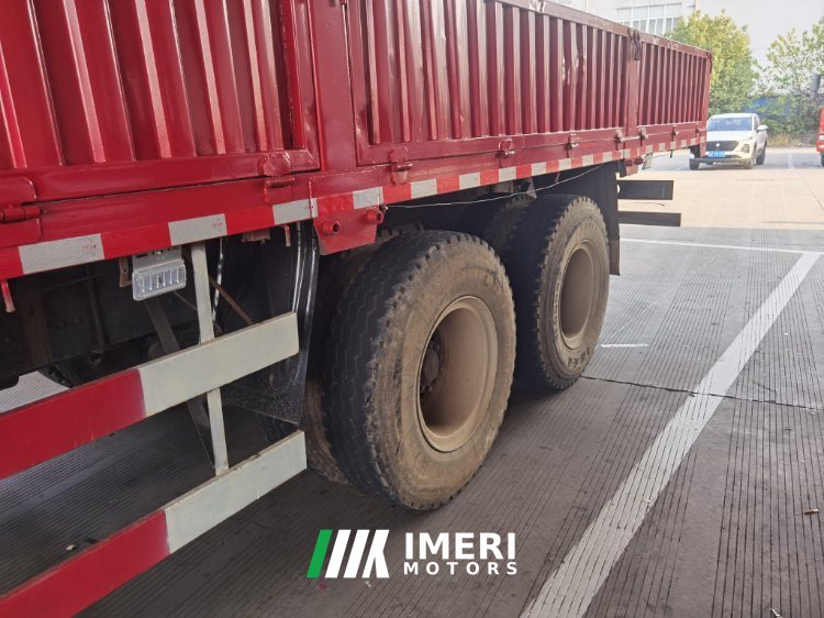 JAC Gallop GAC Higer K5 310 hp 8X4 9.6 m - truck from China