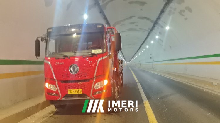 Dongfeng X3 290 hp 6X2 7.8 m - truck from China